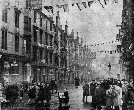 VE Day celebrations in Regent Street, Rutherglen (image courtesy of The Rutherglen Reformer)
